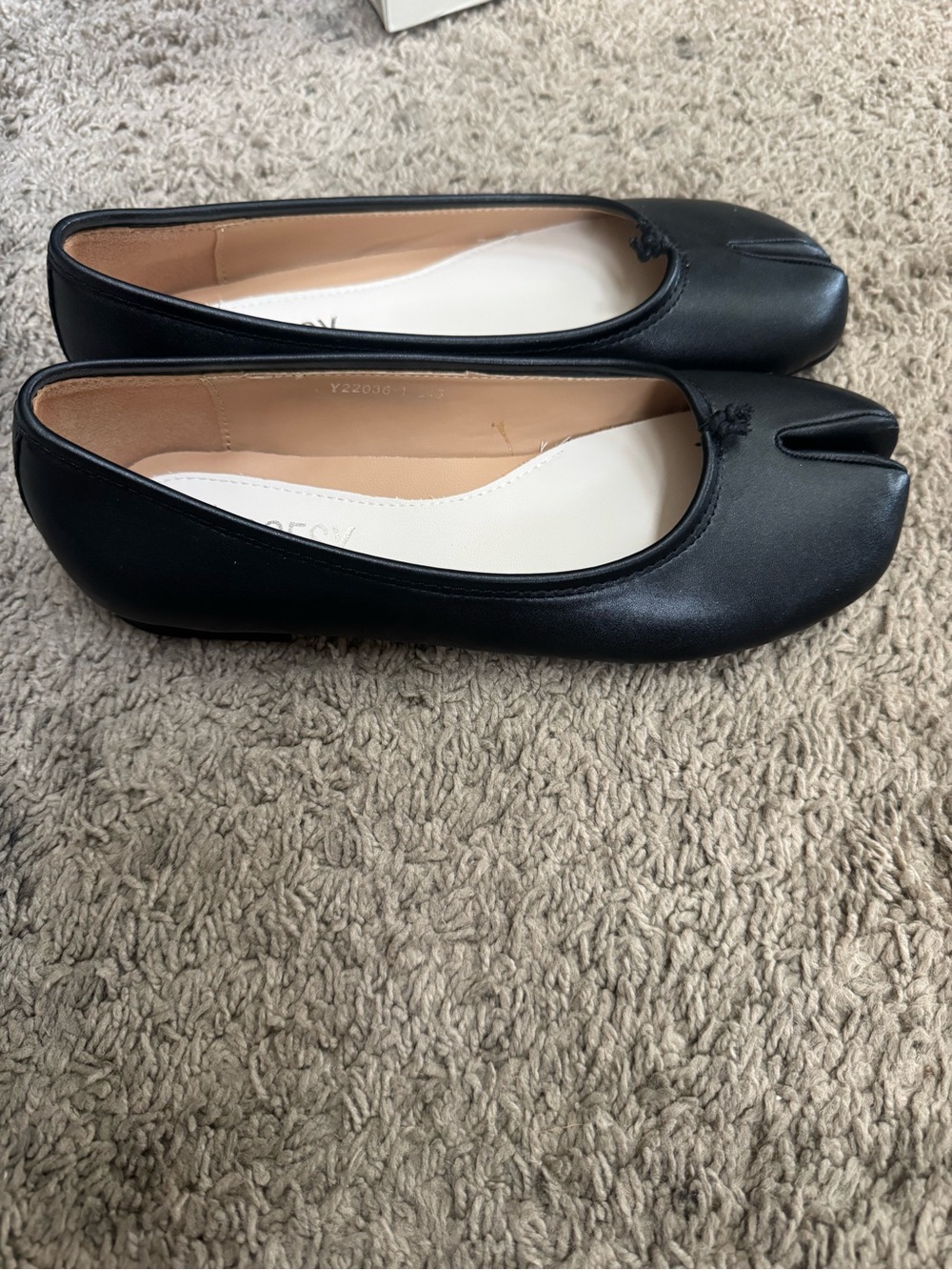 Black tabis